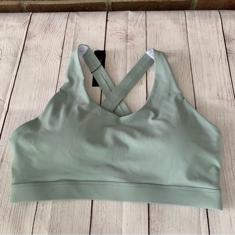 Yasco Sports Bra Women’s Medium NEW Crisscross Strap